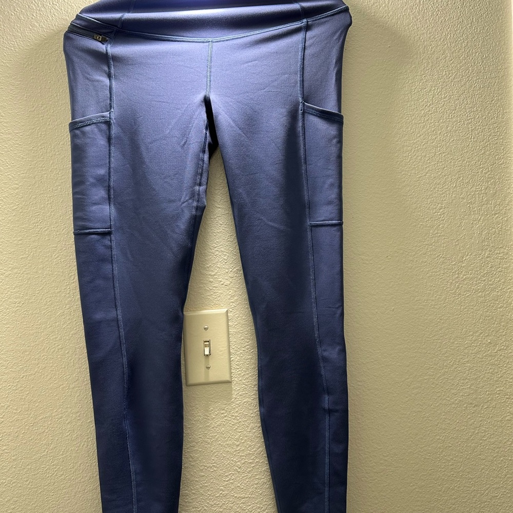 Patagonia womens pack out blue leggings.